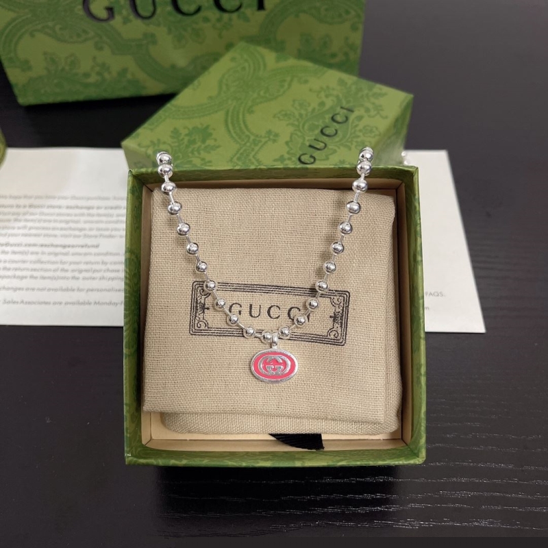 G*u*i necklaces